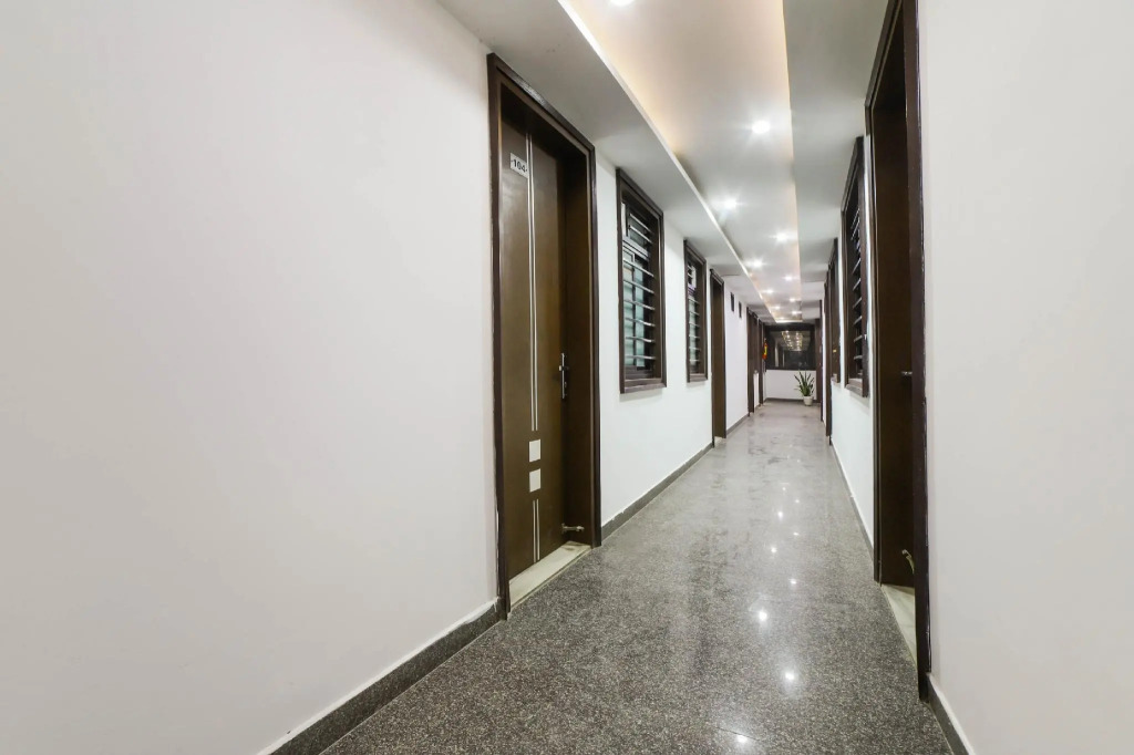 OYO 76282 Hotel 7S