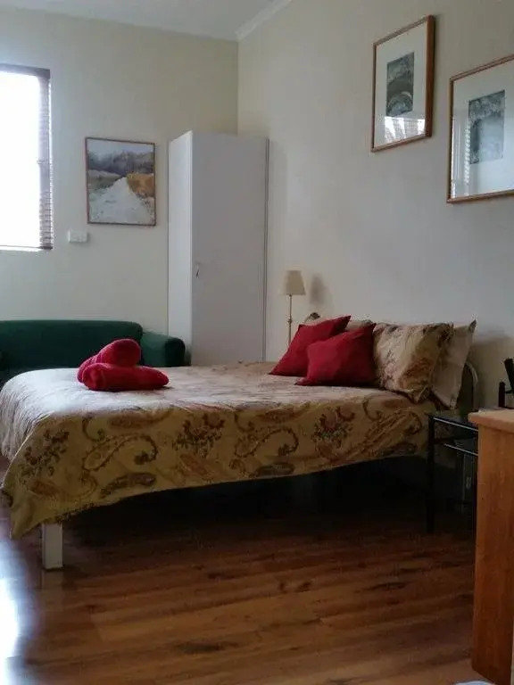 Willow Court Motel