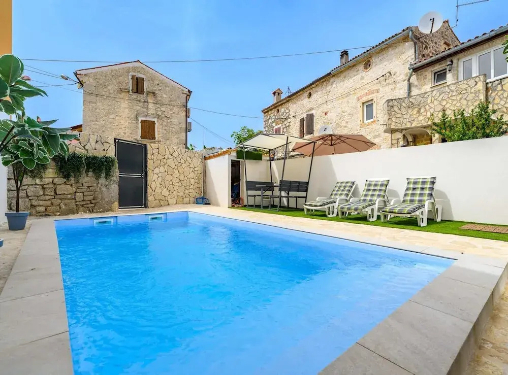 Villa in Pore with Private Pool and Beach