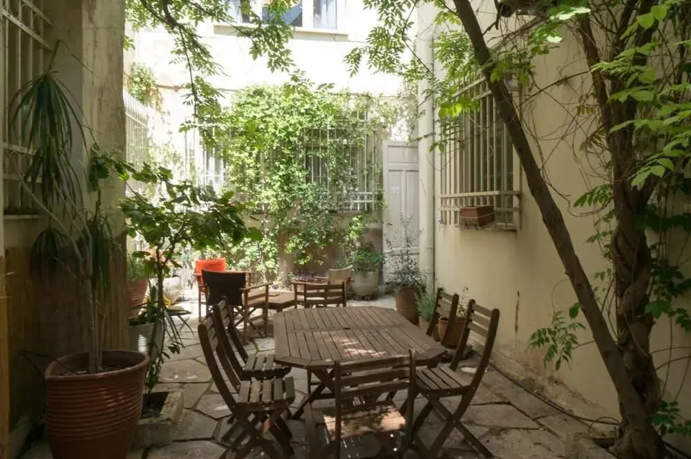 Secret Garden, 3br, Cozy and Quiet Athens Gem