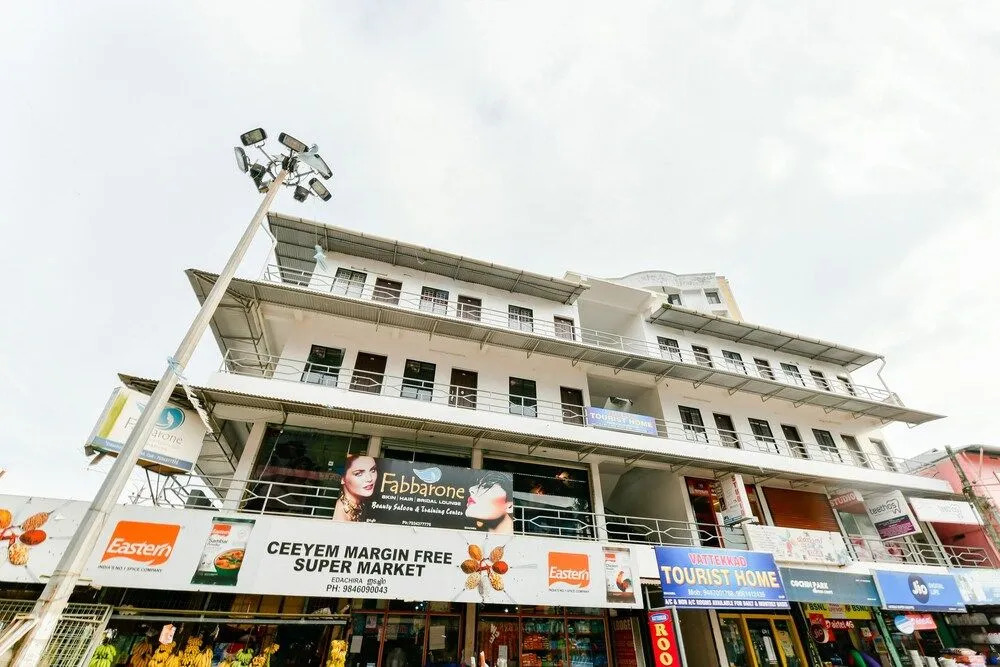 OYO 23106 Vattekad Tourist Home