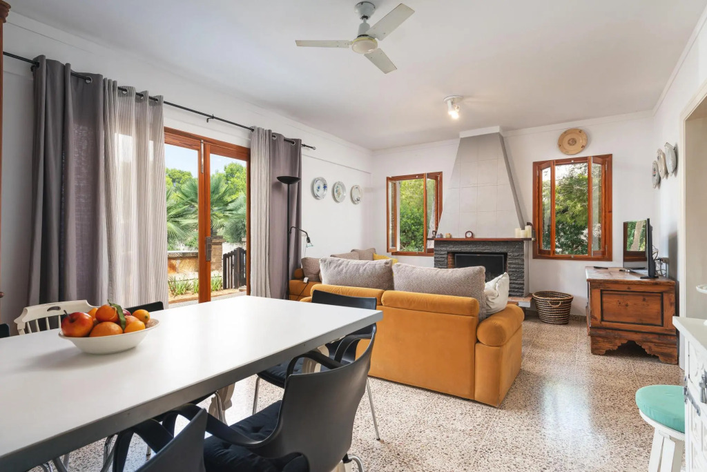 OMBRA DE PINS - House with terrace and 400 metres from the beach Free WiFi