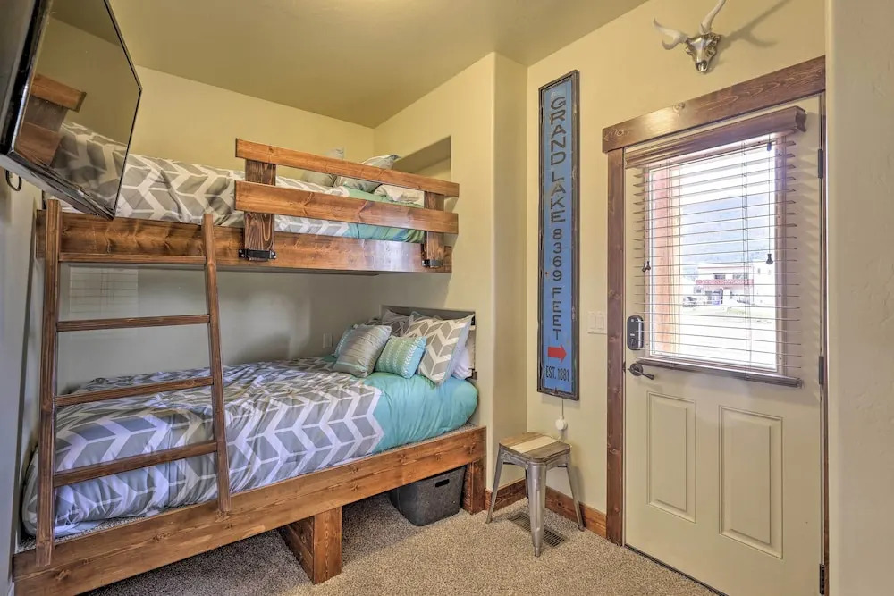Walk to Main St & Marina: Grand Lake Cabin!