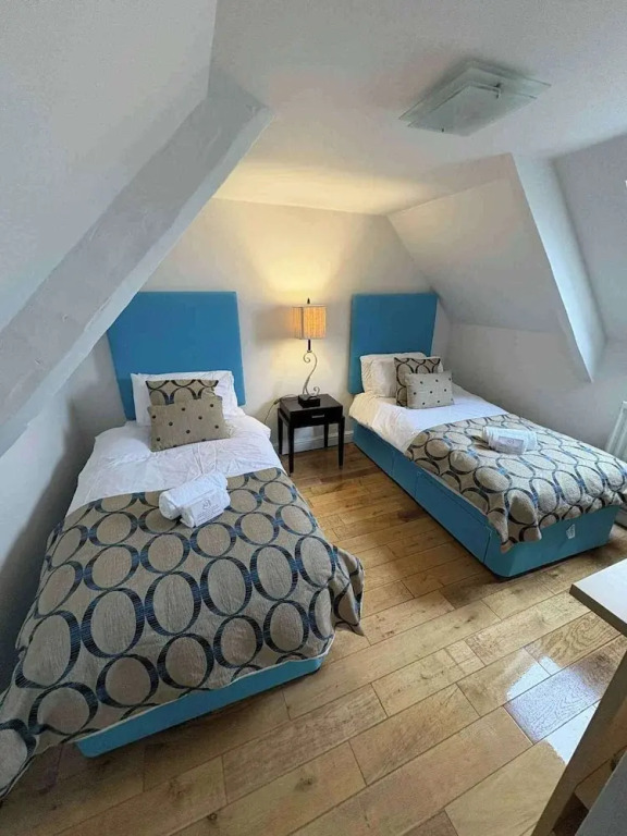 2 Bed Apartment - Sleeps 4 - Parking - Wifi
