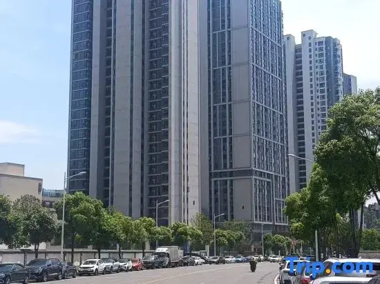L Hotel (Finance and Economics College Jinxing Road Subway Station)