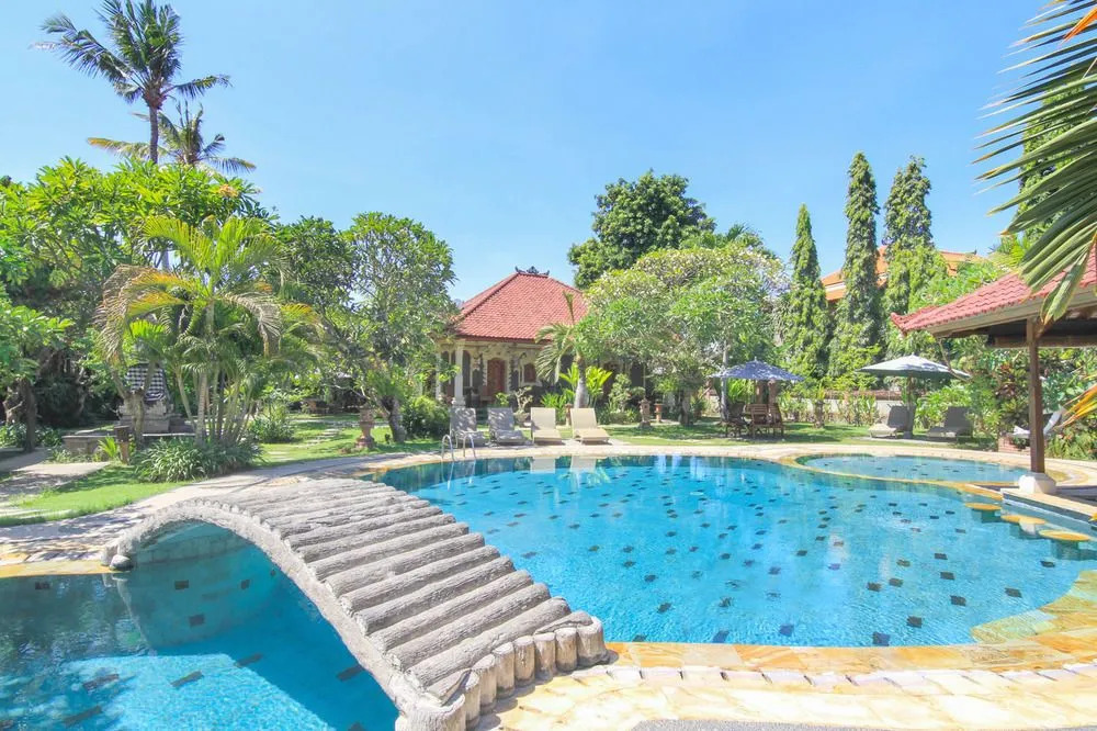 巴厘岛登巴萨艾里萨努尔德纳乌波索102酒店(Airy Sanur Danau Poso 102 Denpasar Bali)