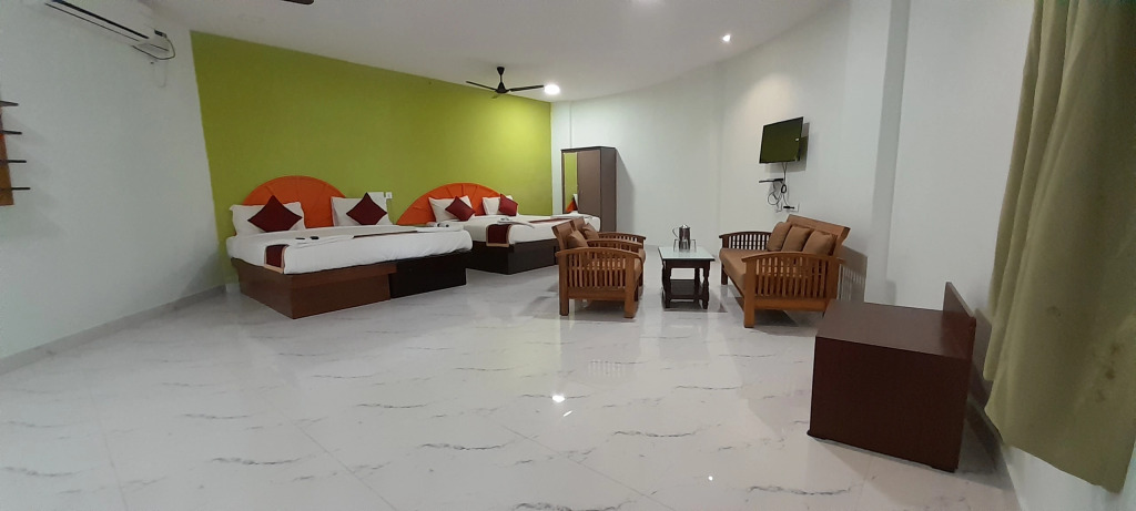 Hotel Rajeswari International