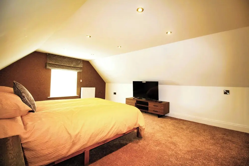 Berwick - Very High End - Sleeps 4 -By The Station