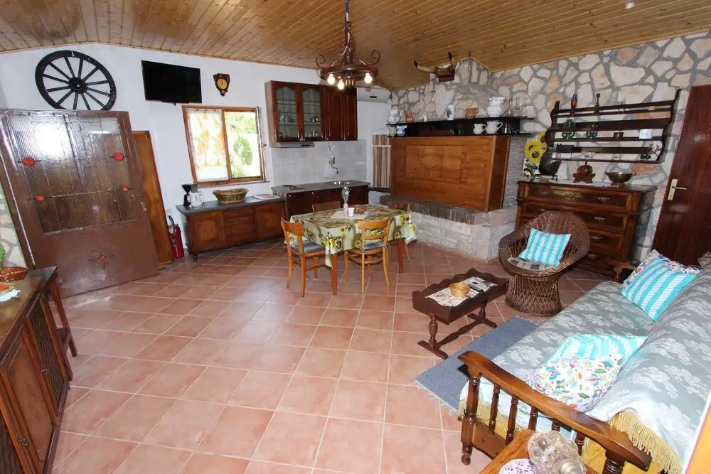 Holiday House Nar