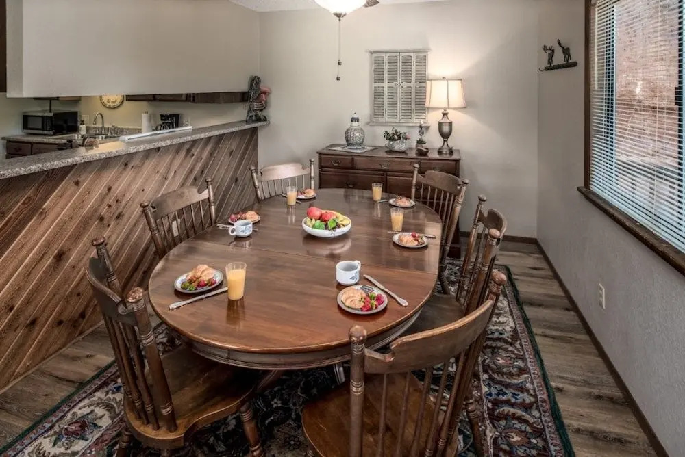 English - Three Bedroom Cabin