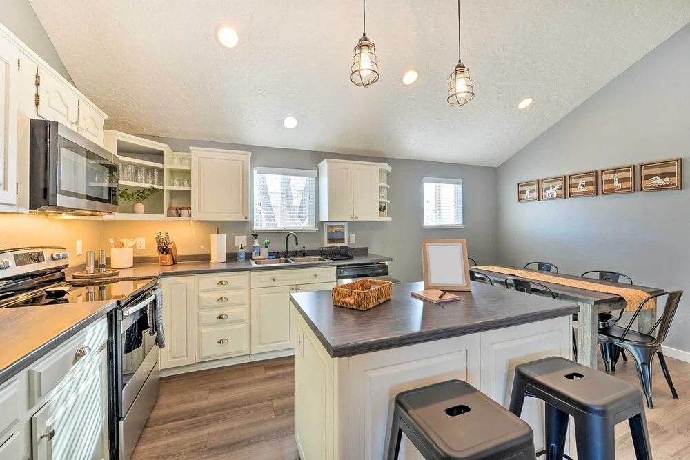 Centrally Located Pinedale Vacation Rental