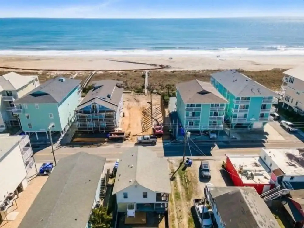 Beach Cabin - Perfect For Your Family Getaway! Pet Friendly! 2 Bedroom Cottage by RedAwning