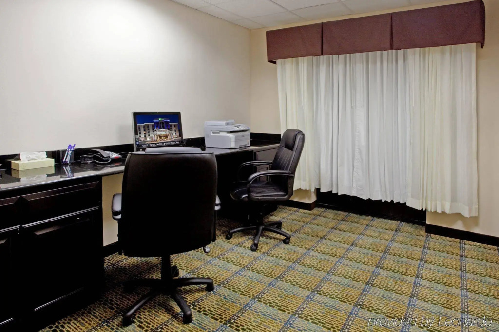Holiday Inn Express Hotel & Suites Hope Mills-Fayetteville Airport by IHG