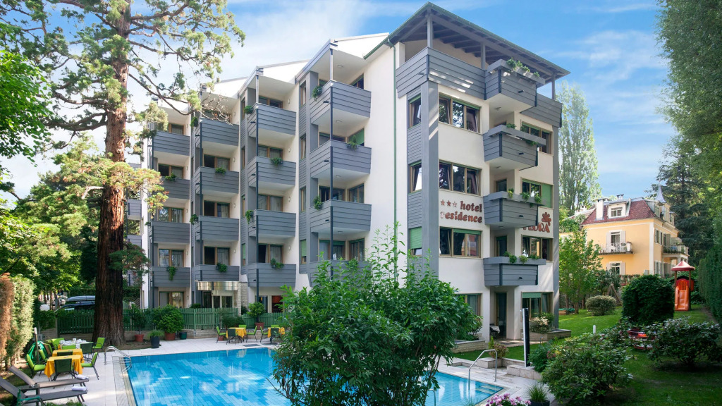Flora Hotel & Suites