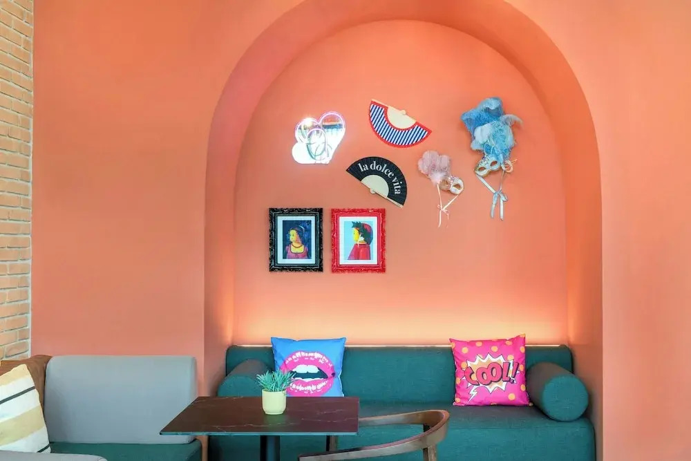 Moxy Verona