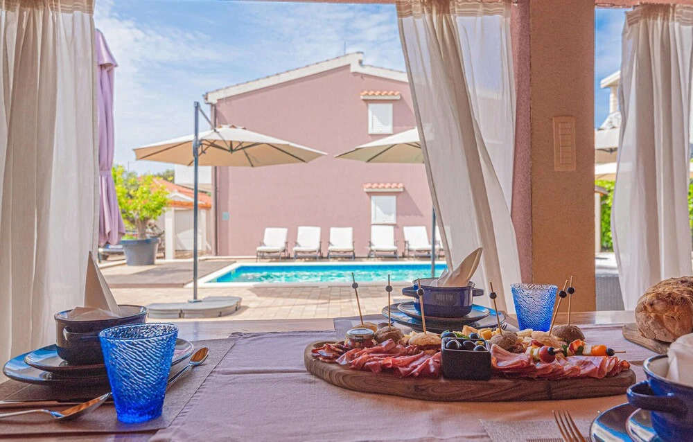Awesome Home in Brodarica with Hot Tub, WiFi & 6 Bedrooms