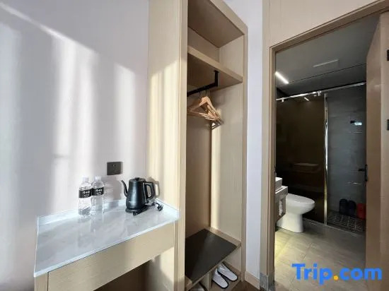 Tongbai Yun Hotel (Anqing Duxiu Avenue Greenland New Metropolis Branch)