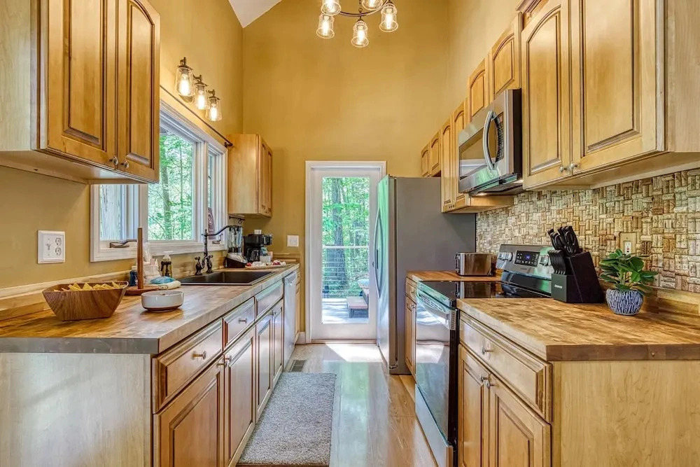 Pine and Peak - Hot Tub Fire Pit Dog Friendly - Gatlinburg Arts Crafts Community - Sleeps 6