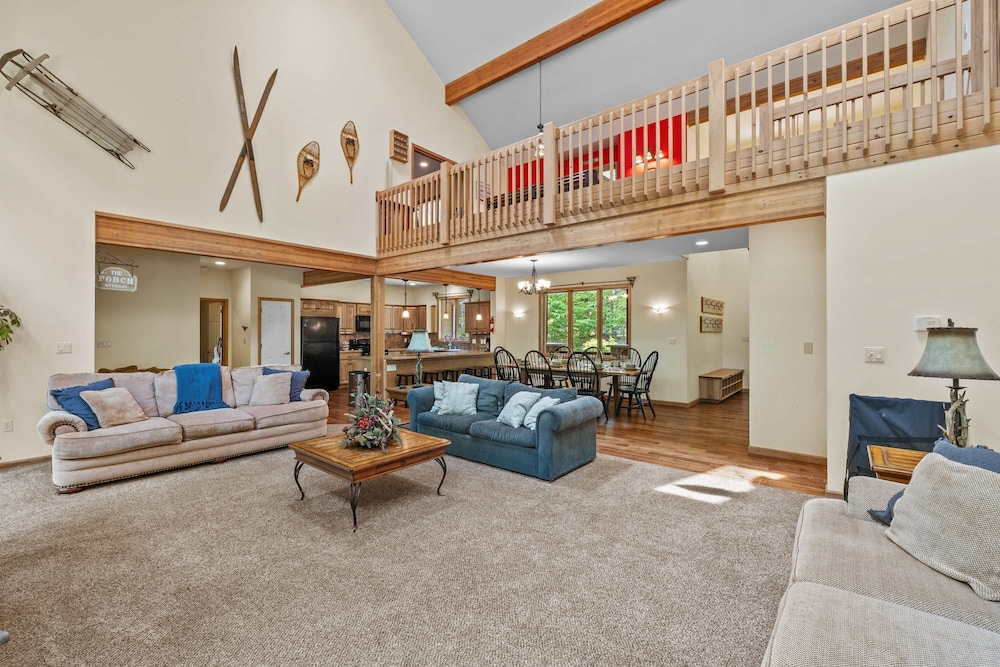 Mins2 Jfbb Split Rock With Hot Tub and Game Room