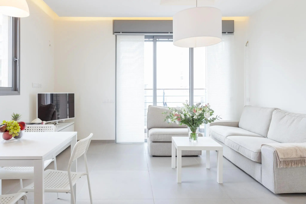 Best Location, Luxuous 2BR, Sea View, w/parking
