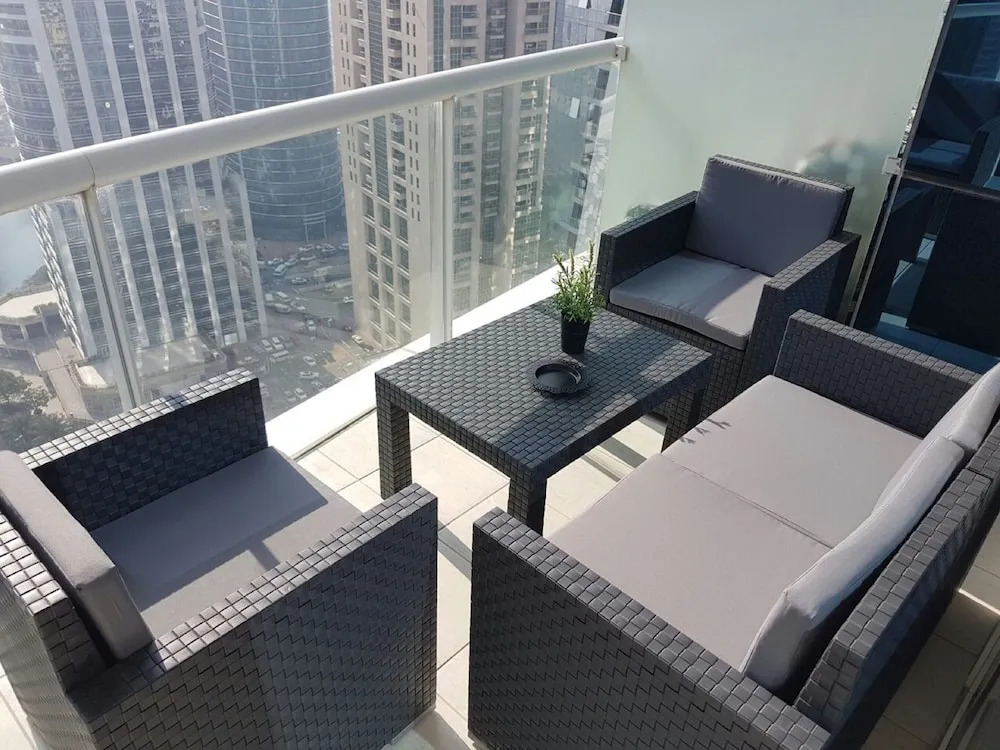 Beautiful 1Bedroom apartment Near Metro