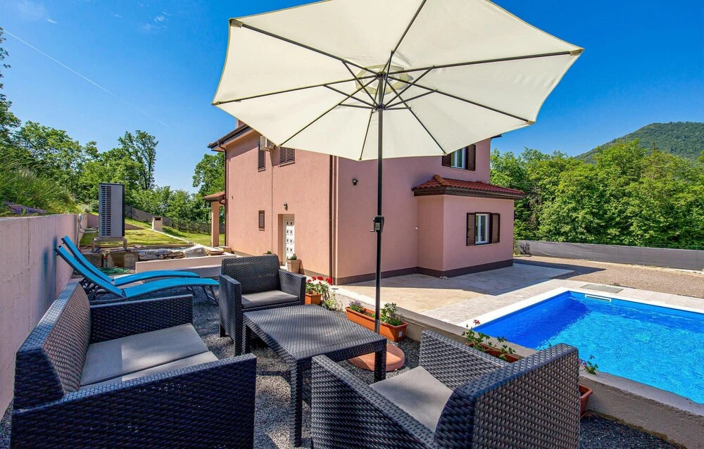 Cozy Home In Veprinac