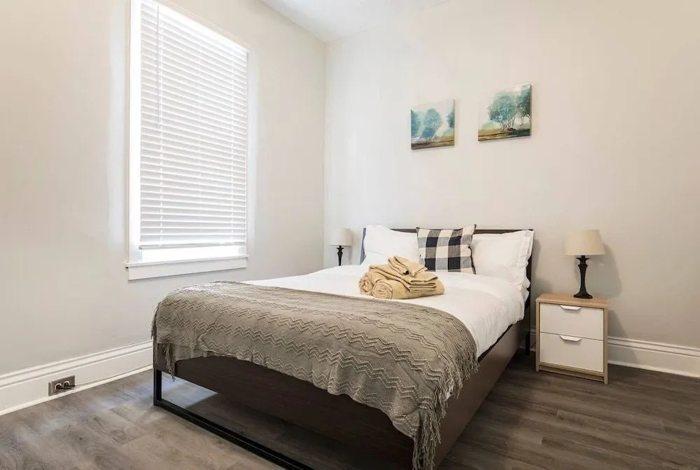 Louisville Dream House 4BR/2BA  by CozySuites