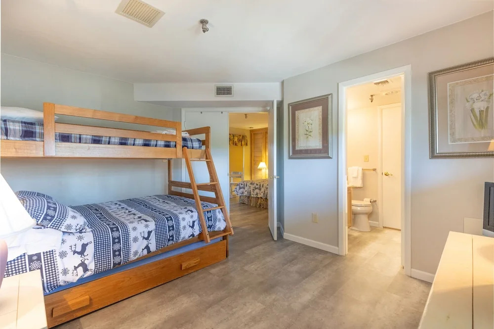 Stoneridge 3BR Standard Condo, Sleeps 8 by RedAwning
