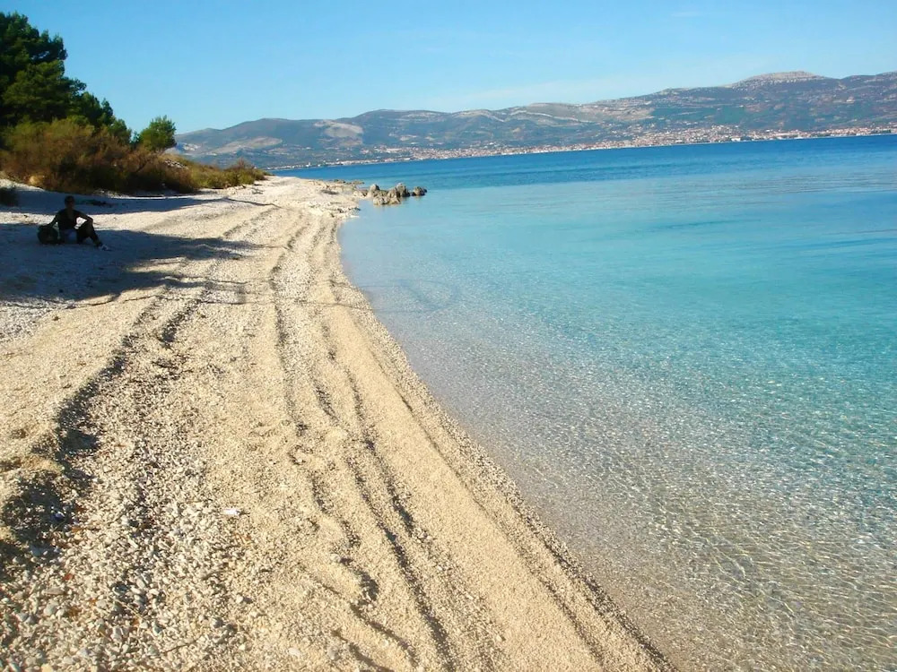 Apartment With one Bedroom in Slatine, With Wonderful sea View, Enclos