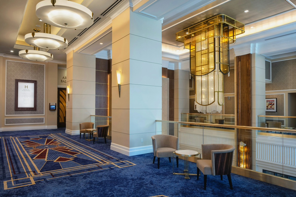 The Higgins Hotel New Orleans, Curio Collection by Hilton