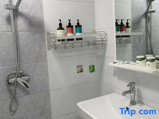 Manju Light Luxury Homestay (Henan University of Technology Metro Station)