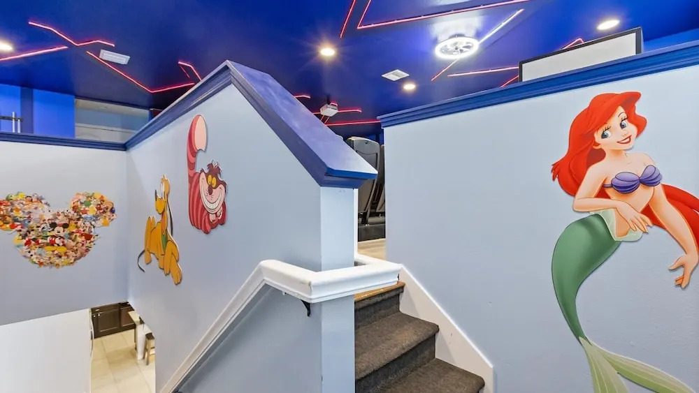 Upstay: Renovated 9BR Home w Theater & Games Room