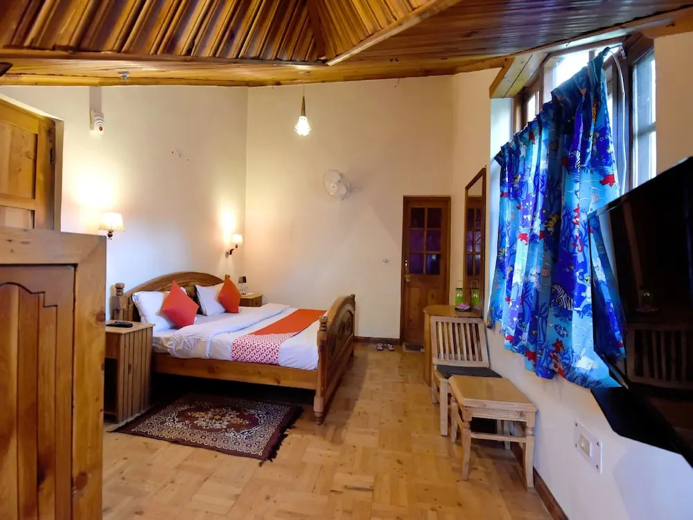 OYO 13352 Home Modern Stay 3BHK Hadimba Temple