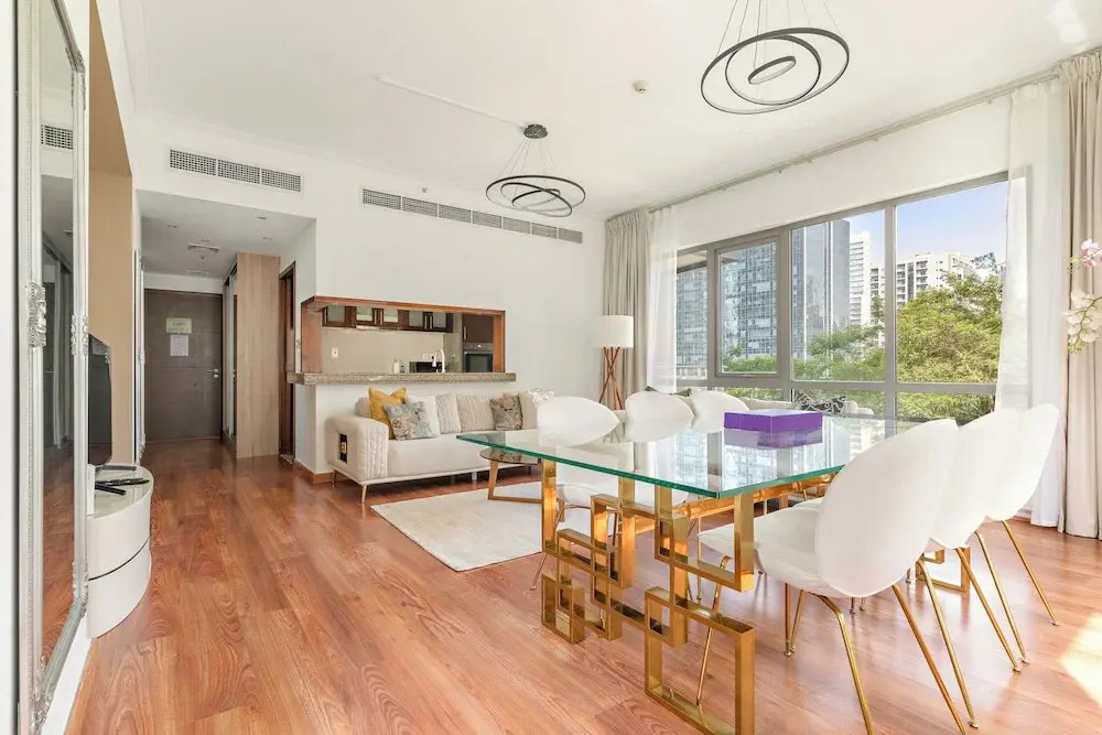 Vogue Vacation Homes, Business Bay Damac Maison Prive near Burj Khalifa and Dubai Mall, Studio Apartment with Canal and City View, Access to all Amenities