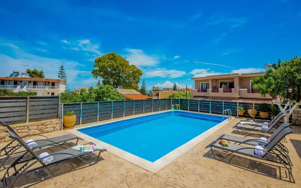 Costas Studios - 450m from Argassi center, by ZanteWize