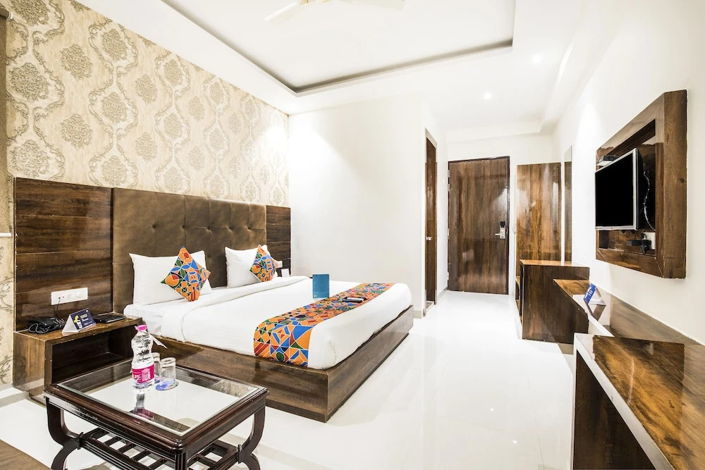 FabHotel Gross inn Suites