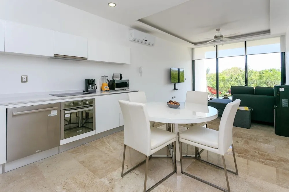 Menesse-2 Bedroom+Steps To The Ocean+Internet