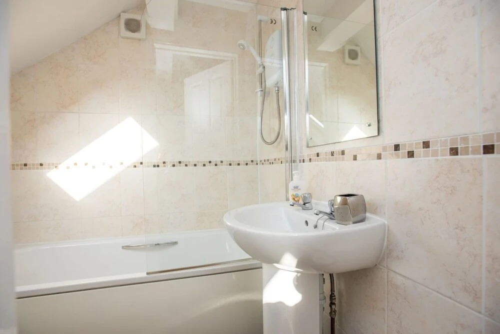 2 Bedroom Apartment With 2 Bathrooms and Parking