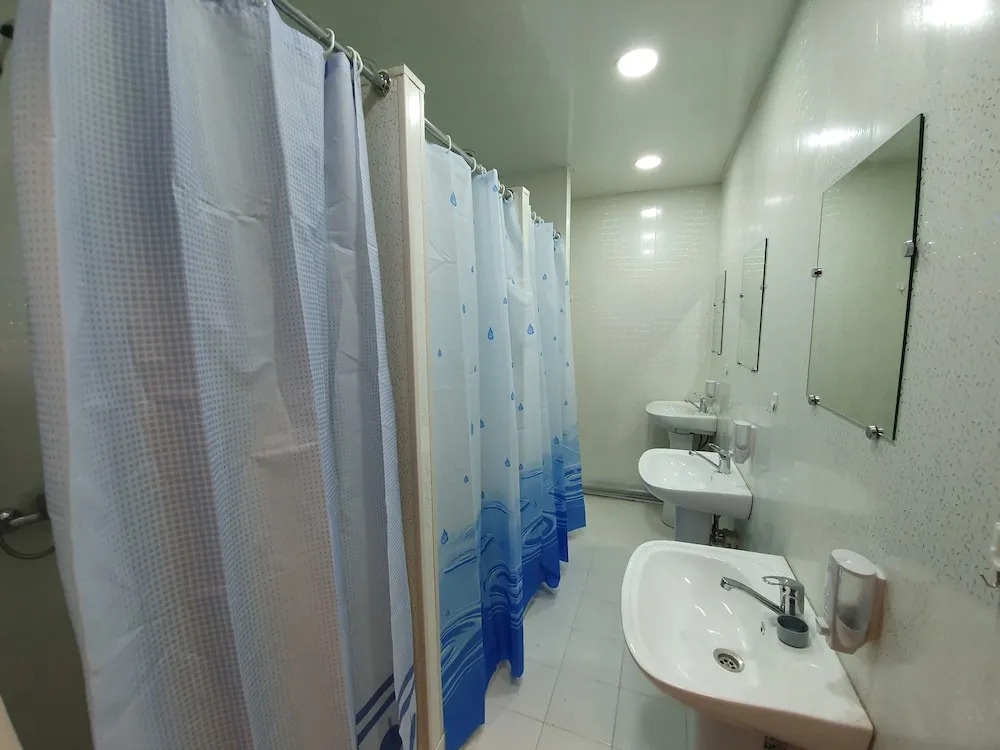 Doss Hostel And Hotel