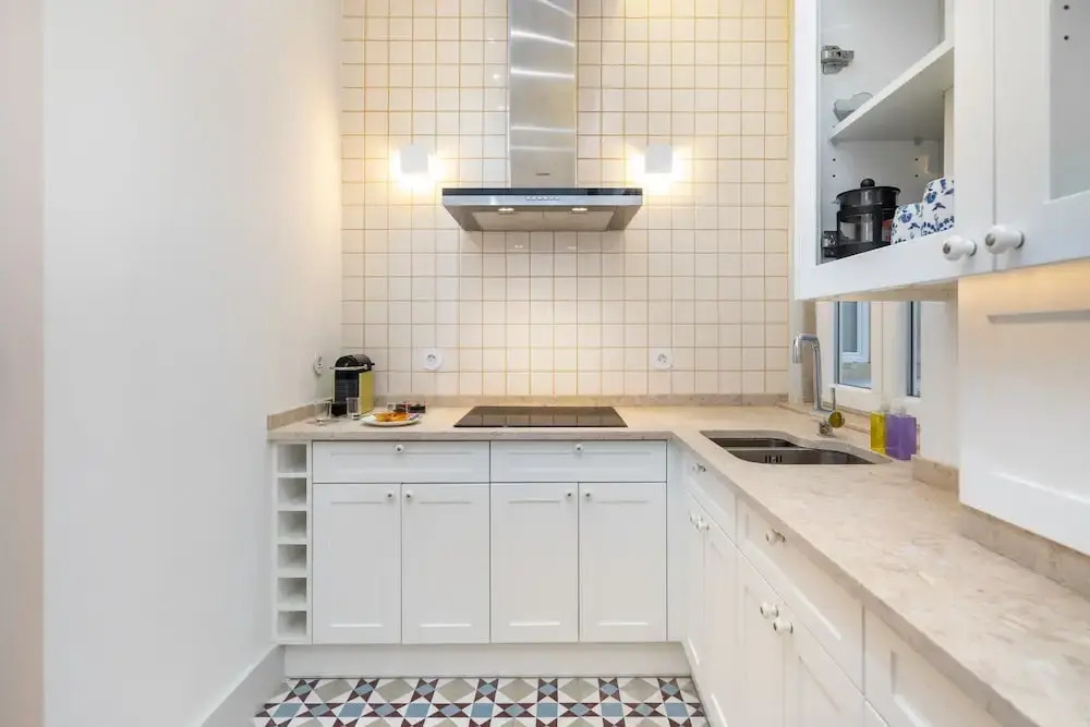 Luxury Stay In Prime Location W/ Ac, Lift & Private Patio