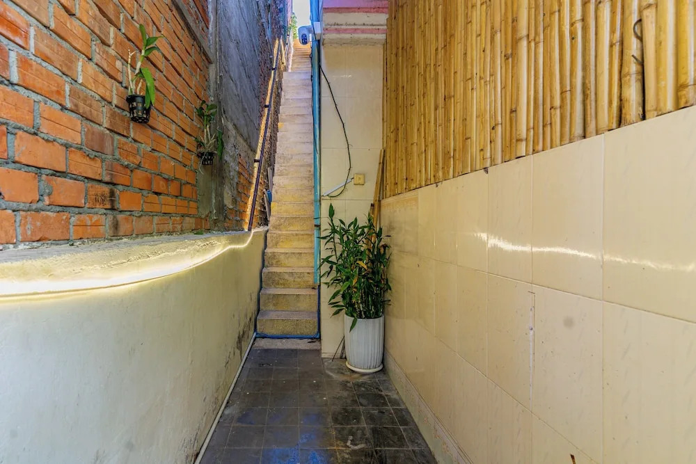 Cozy 1990s Khmer Style Flat in Heart of Tonle Bassac