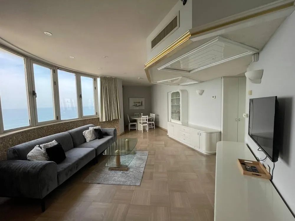 Royal on the Sea
