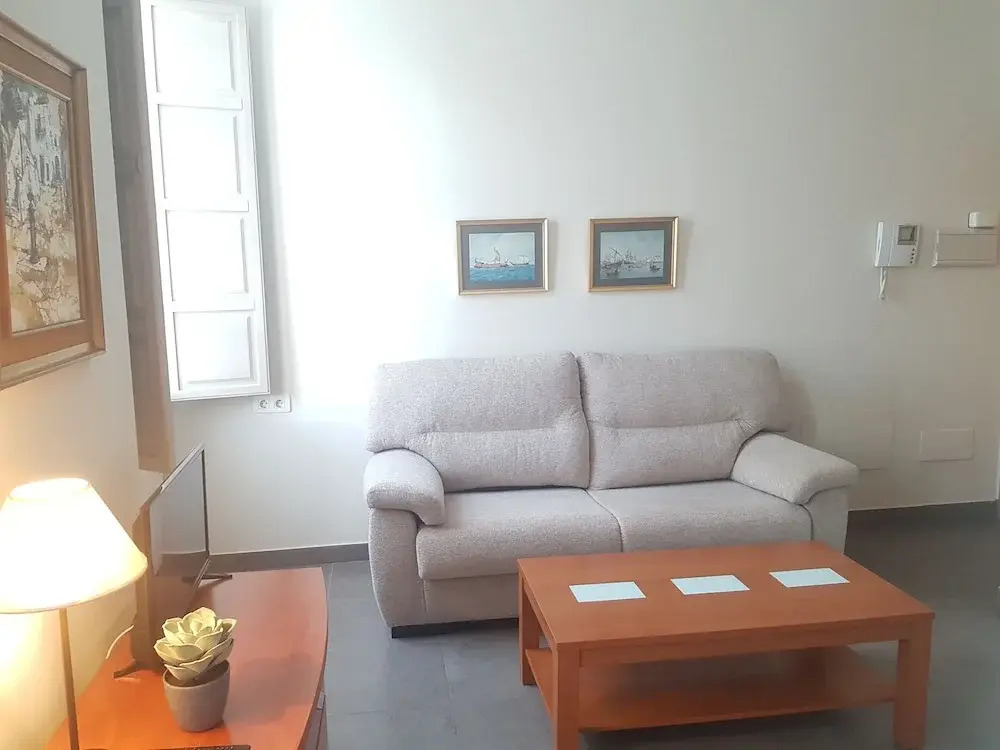 Stylish And Spacious 1 Bedroom Flat In Trendy Area