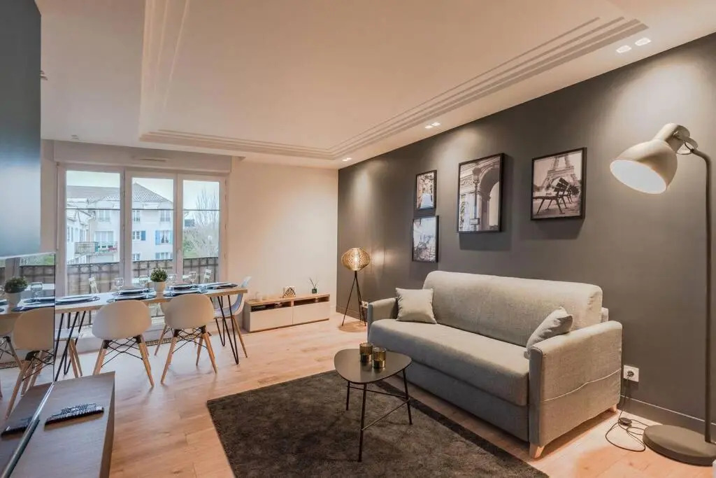 Arty Paris apartment Disneyland