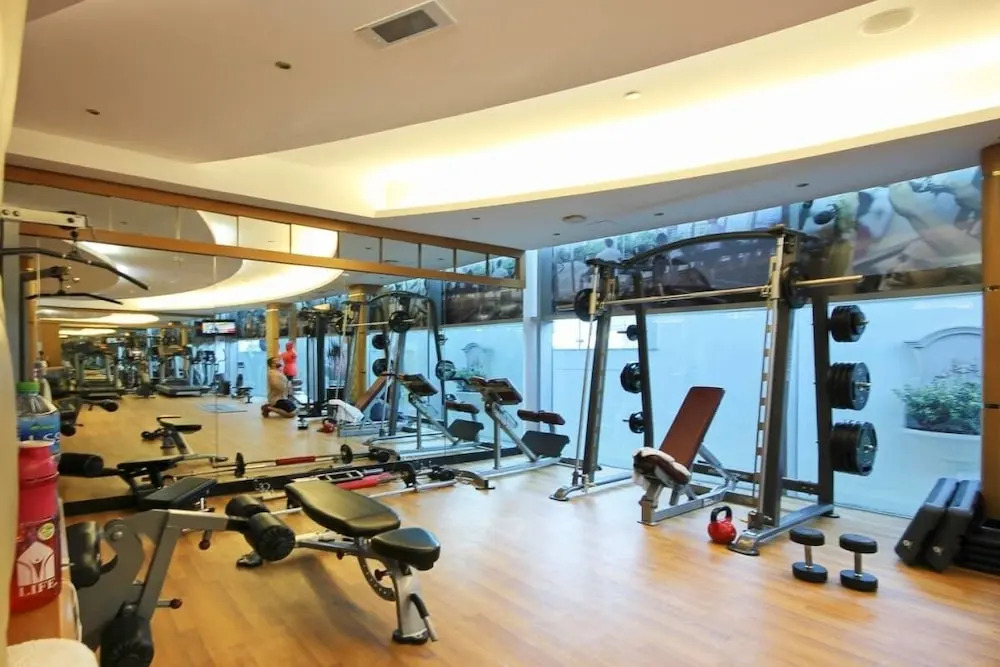 Spacious Apartment in the Classic Park Towers