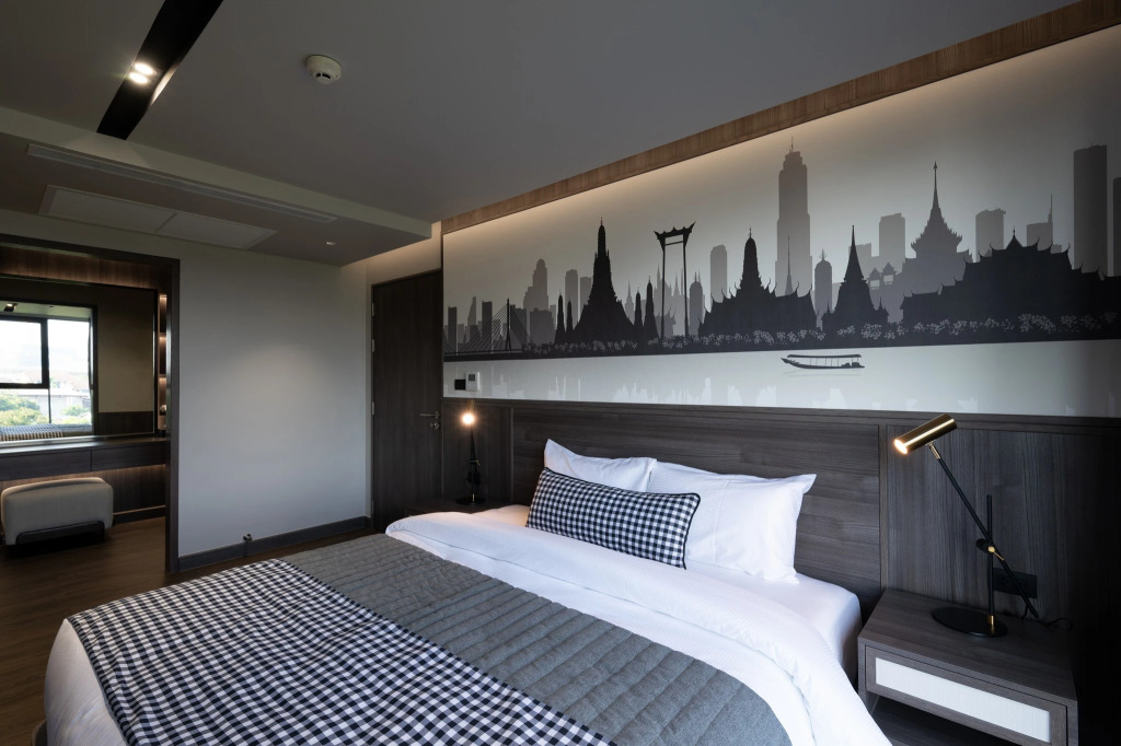 WE HOTEL RIVERFRONT