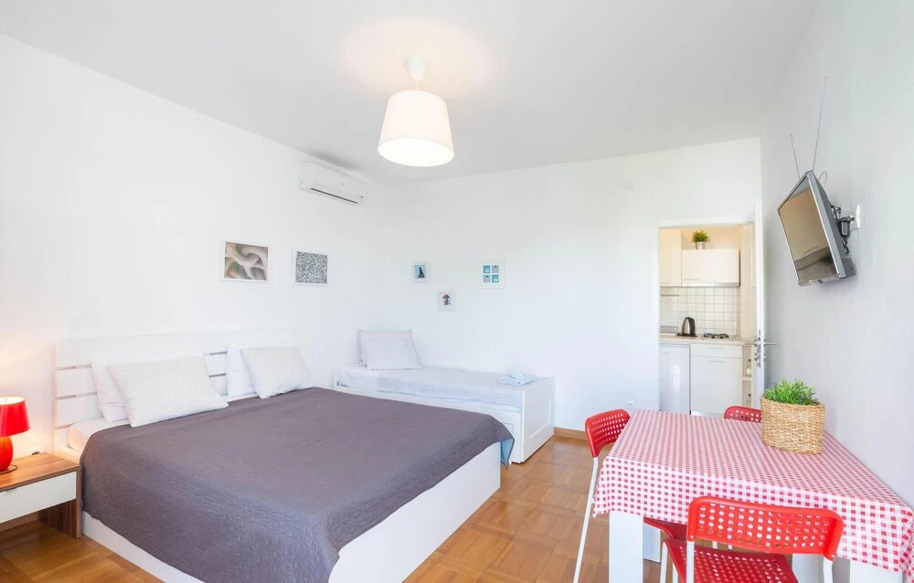 Amazing Home in Podstrana With Outdoor Swimming Pool, Wifi and 5 Bedrooms