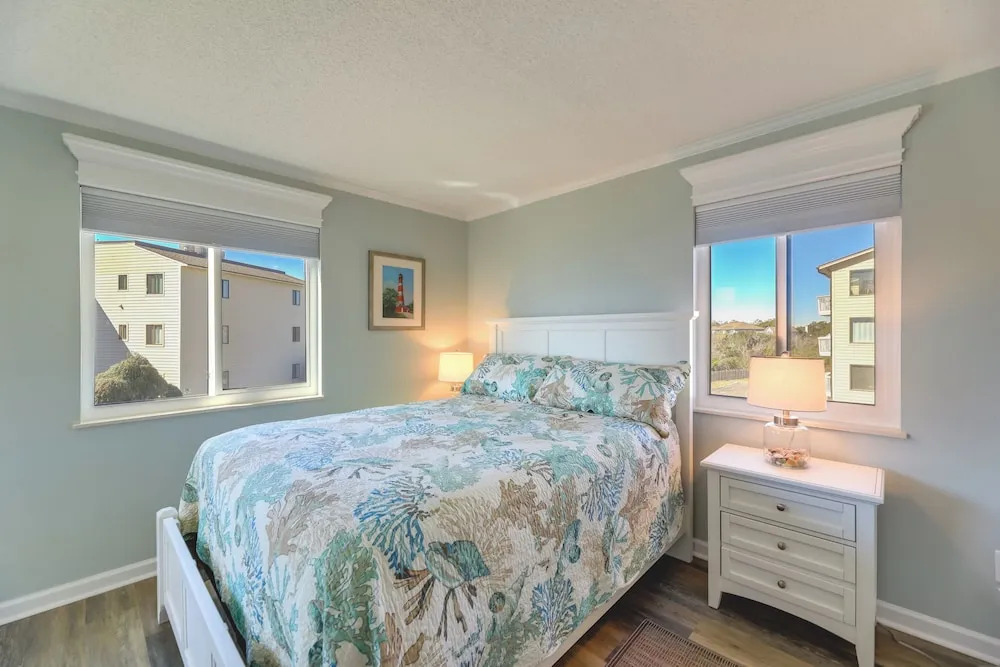 Emerald Isle Vacation Rental w/ Resort Pool!