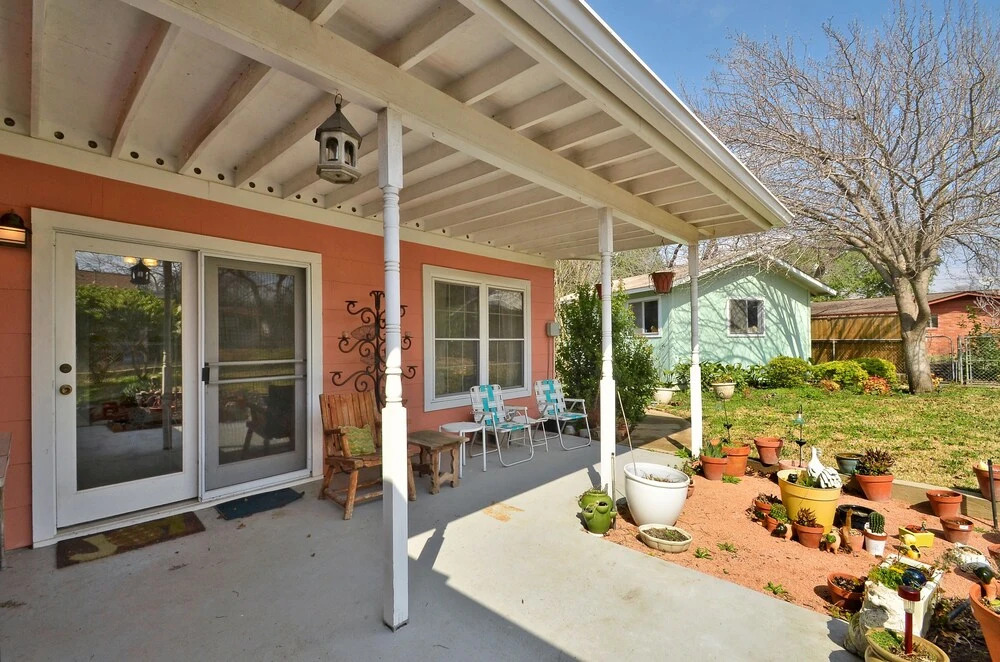 3BR 2BA Brentwood Home by RedAwning