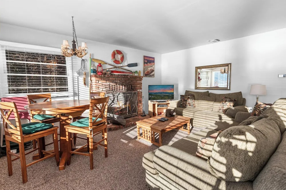 Lakefront Retreat